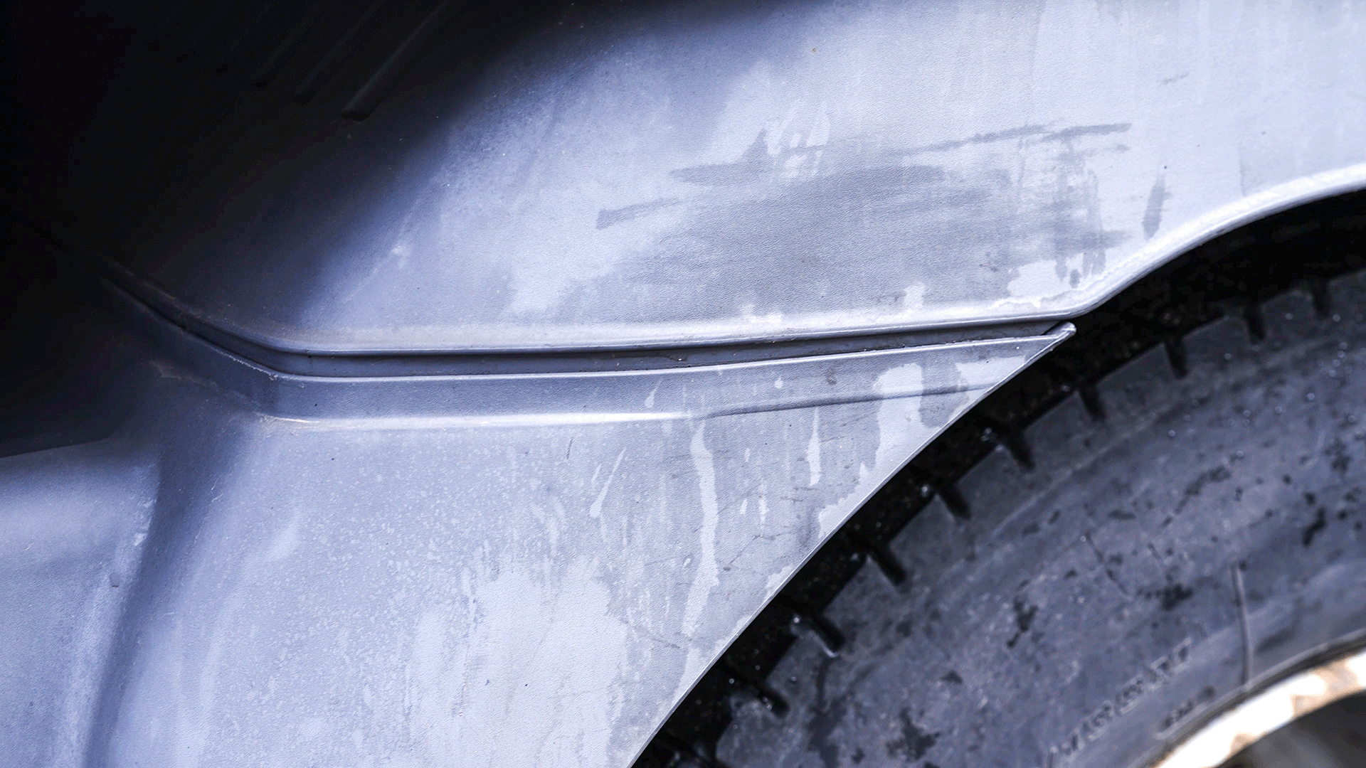 Schlieren an Reifenabdeckung