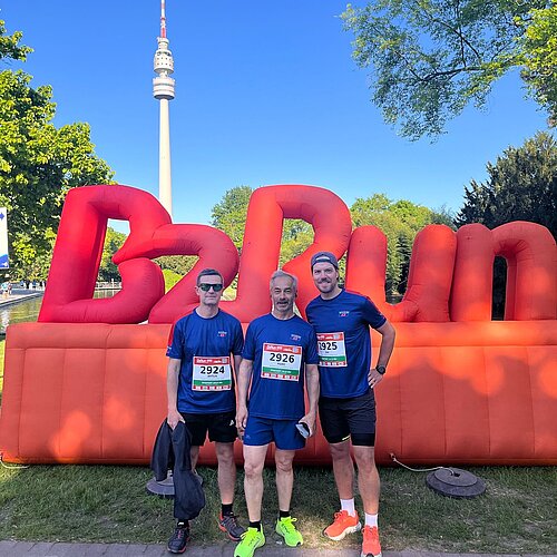 Letzte Woche fand der B2Run in Dortmund statt. Unter den ca. 10.000 Teilnehmern sind auch drei unserer Kollegen...